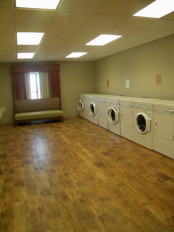 Teddy'S Residential Suites Watford City Exteriör bild
