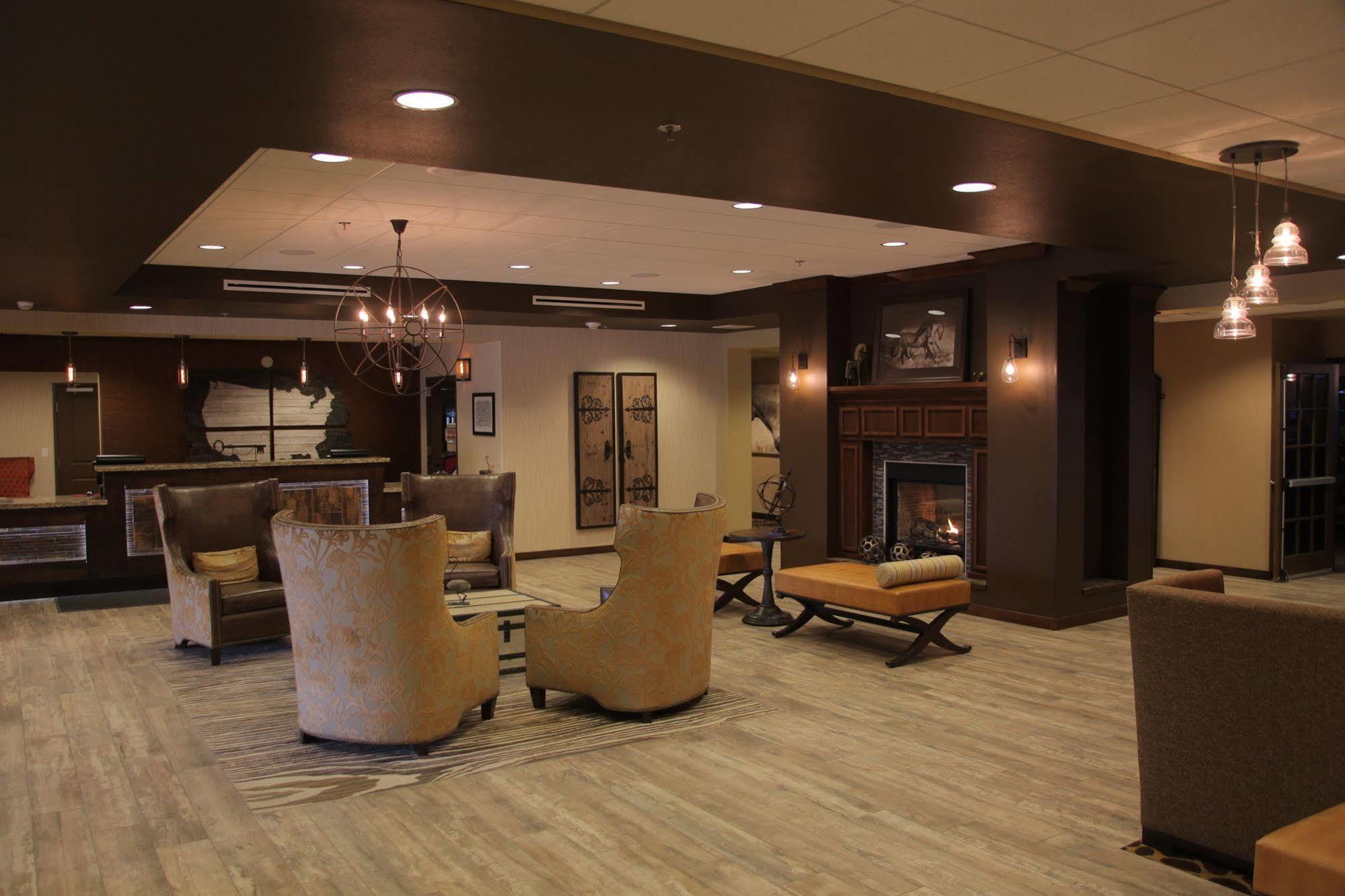 Teddy'S Residential Suites Watford City Exteriör bild