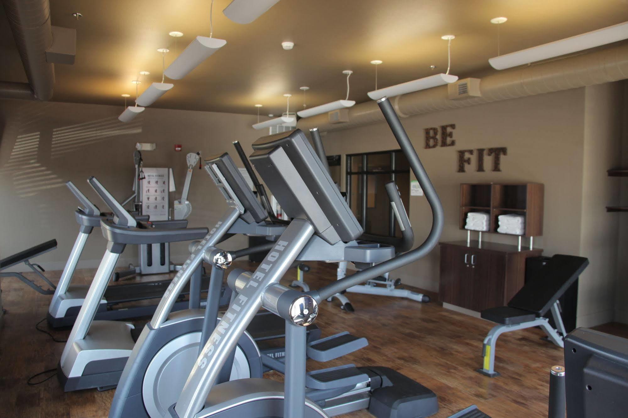 Teddy'S Residential Suites Watford City Exteriör bild